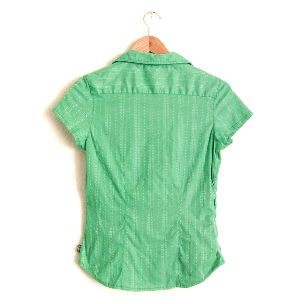 North Face Green Short Sleeve Button Up Shirt - Picture 6 of 13